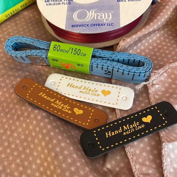 🎈3 for $30 Bundle Deal! Crafter’s gift pack with useful tools and little treats - Picture 2 of 6